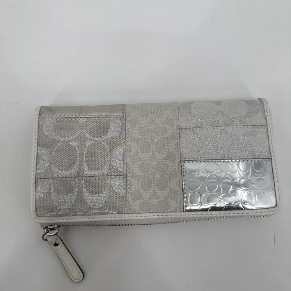 Coach Womens Y2K Patchwork Metallic Silver White Shoulder Bag 13496 w/Wallet